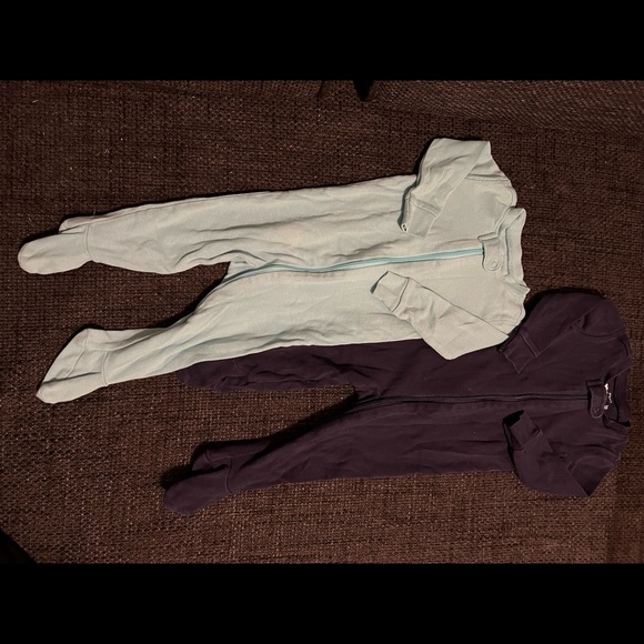 2 onesies bundle⭐️ - Picture 1 of 2